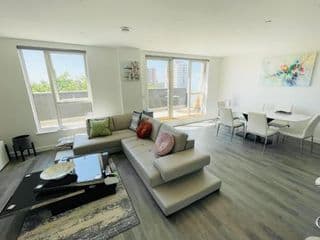 Modern Penthouse flat with Free Indoor Parking - Photo 2
