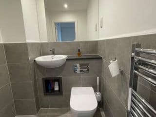 Modern Penthouse flat with Free Indoor Parking - Photo 12