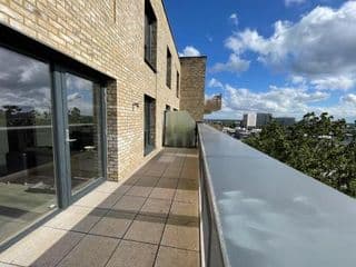 Modern Penthouse flat with Free Indoor Parking - Photo 13