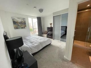 Modern Penthouse flat with Free Indoor Parking - Photo 7