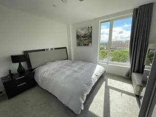 Modern Penthouse flat with Free Indoor Parking - Photo 8
