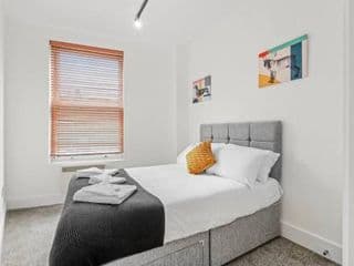 Charming 2 bed apartment Free WiFi close to Camden - Photo 4