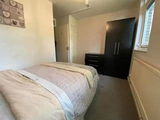 Top Floor room next to Paddington