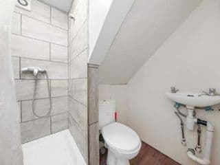 Top Floor room next to Paddington - Photo 3