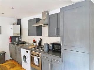 Lovely 2-bedroom serviced apartment Greater London - Photo 13