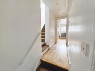 Lovely 2-bedroom serviced apartment Greater London - Photo 3
