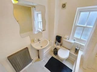 Lovely 2-bedroom serviced apartment Greater London - Photo 4