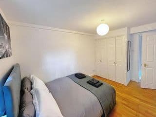 Lovely 2-bedroom serviced apartment Greater London - Photo 6