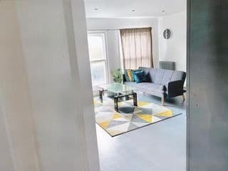 Lovely 2-bedroom serviced apartment Greater London - Photo 7