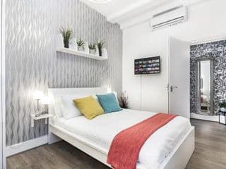 Two Bedroom Apartment in Central London with Large Terrace - Photo 12