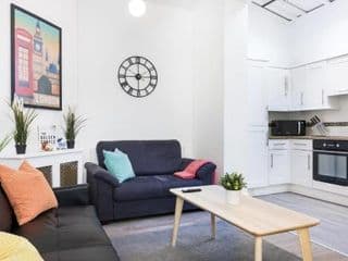 Two Bedroom Apartment in Central London with Large Terrace - Photo 3
