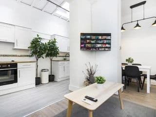 Two Bedroom Apartment in Central London with Large Terrace - Photo 9