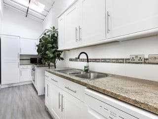 Two Bedroom Apartment in Central London with Large Terrace - Photo 10