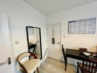 Lovely self contained studio now available - Photo 2