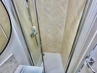 Lovely self contained studio now available - Photo 6