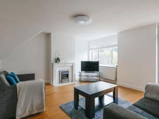 Bright & welcoming garden flat sleeps 6 in style - Photo 11
