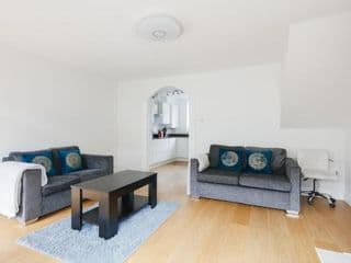 Bright & welcoming garden flat sleeps 6 in style - Photo 12