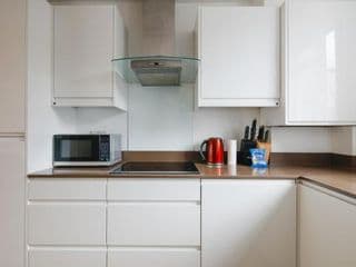 Bright & welcoming garden flat sleeps 6 in style - Photo 13
