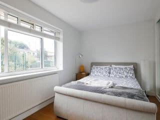 Bright & welcoming garden flat sleeps 6 in style - Photo 15