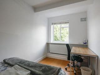 Bright & welcoming garden flat sleeps 6 in style - Photo 16