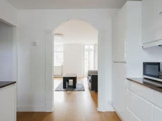 Bright & welcoming garden flat sleeps 6 in style - Photo 19