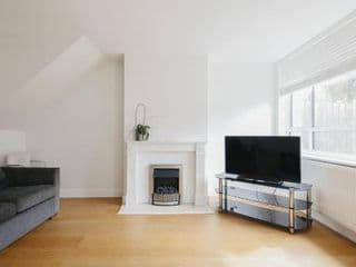 Bright & welcoming garden flat sleeps 6 in style - Photo 6