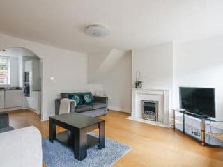 Bright & welcoming garden flat sleeps 6 in style - Photo 9