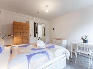 Whitechapel en-suite beds to stay - Photo 13