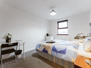 Whitechapel en-suite beds to stay - Photo 16