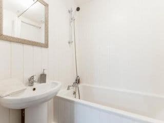 Whitechapel en-suite beds to stay - Photo 19