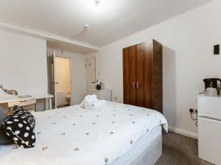Whitechapel en-suite beds to stay - Photo 20