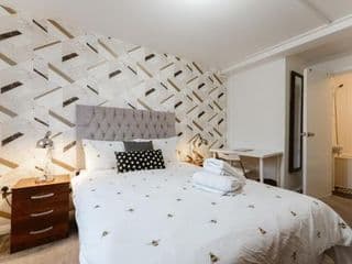 Whitechapel en-suite beds to stay - Photo 21