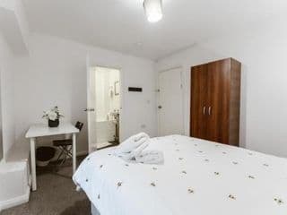 Whitechapel en-suite beds to stay - Photo 8