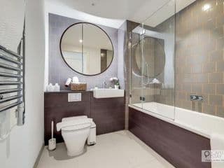Luxury Three bed Apartment by London ExCeL - Photo 11