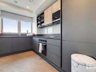 Luxury Three bed Apartment by London ExCeL - Photo 13
