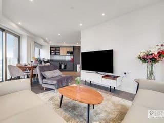 Luxury Three bed Apartment by London ExCeL - Photo 15