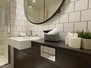 Luxury Three bed Apartment by London ExCeL - Photo 20