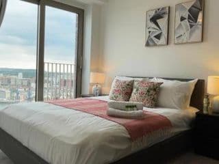 Luxury Three bed Apartment by London ExCeL - Photo 22