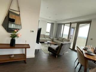 Luxury Three bed Apartment by London ExCeL - Photo 24