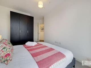 Luxury Three bed Apartment by London ExCeL - Photo 5