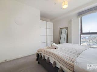 Luxury Three bed Apartment by London ExCeL - Photo 7