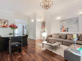 The Family Guy- Hampstead 3 Bed with Garden