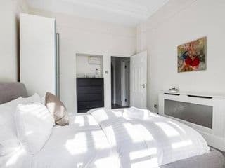 The Family Guy- Hampstead 3 Bed with Garden - Photo 11