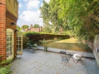 The Family Guy- Hampstead 3 Bed with Garden - Photo 16