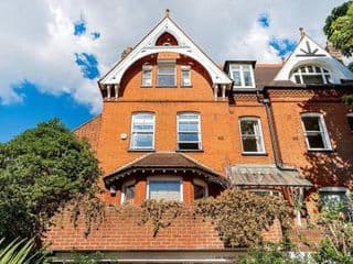 The Family Guy- Hampstead 3 Bed with Garden - Photo 20