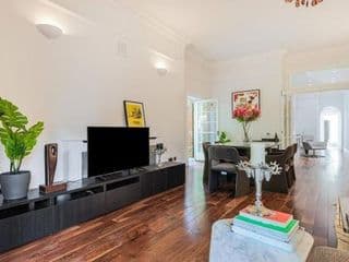 The Family Guy- Hampstead 3 Bed with Garden - Photo 7