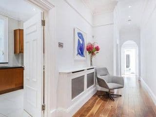 The Family Guy- Hampstead 3 Bed with Garden - Photo 8