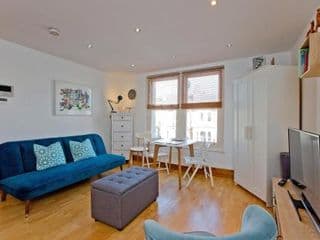 Convenient 1 bedroom apartment with parking - Photo 8