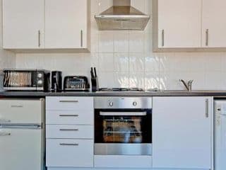 Convenient 1 bedroom apartment with parking - Photo 10