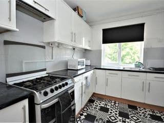 Lovely 2 Bedroom Condo in Greater London - Photo 9